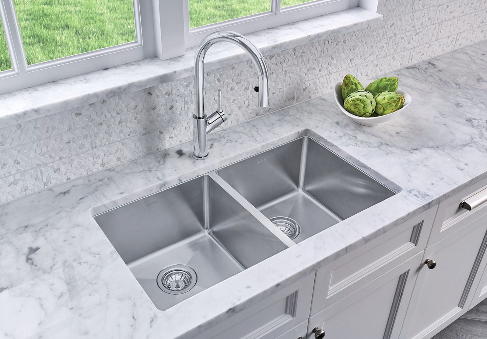 Quatrus R15 32-in 50/50 Double Bowl Undermount Stainless Steel Kitchen Sink P4I3 - product image 2