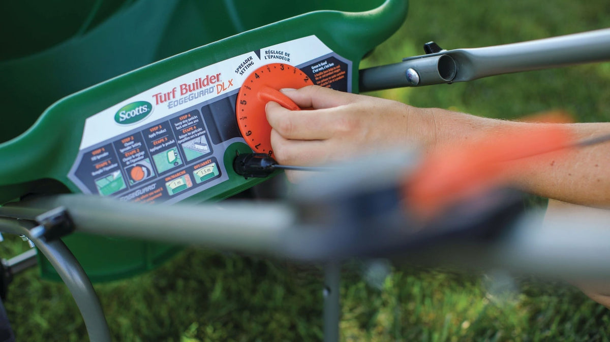 Turf Builder Deluxe Edgeguard Broadcast Spreader, 15,000 sq. ft. E6U0 - product image 3